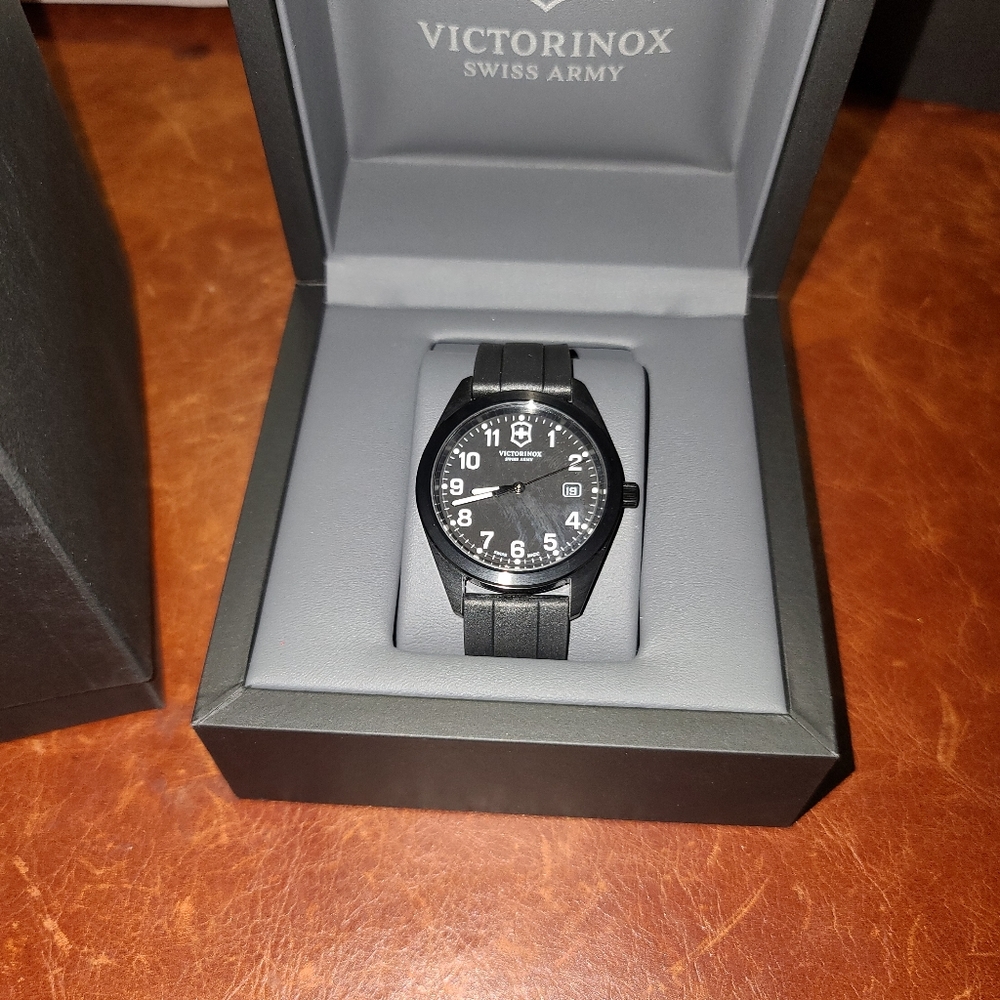VICTORINOX  SWISS  ARMY  WATCH